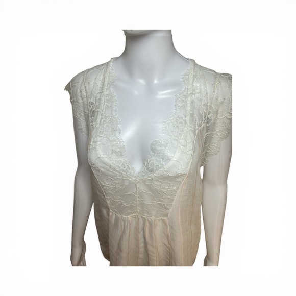 Lovestitch Kaylee Lace & Satin Blouse in Ivory - Picture 6 of 9